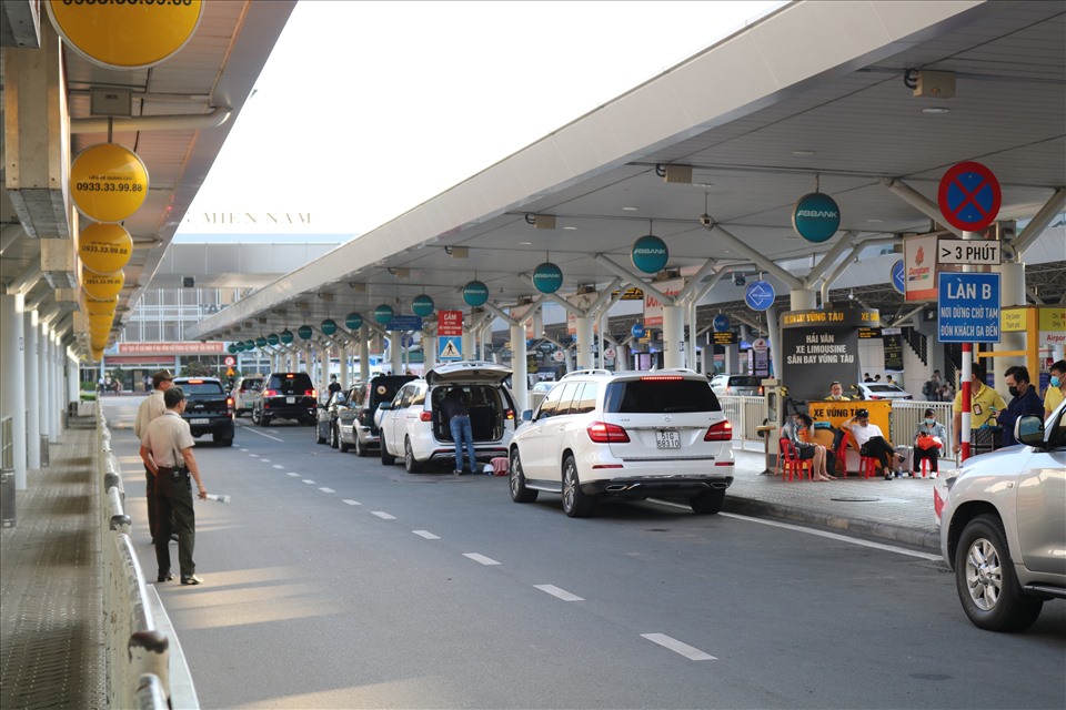 Bạn Nên Chọn Xe 7 Chỗ Đón Khách Đoàn Nhỏ Sân Bay Tân Sơn Nhất Tại Thuê Xe Huy Đạt vì có Tài xế kinh nghiệm, am hiểu đường đi